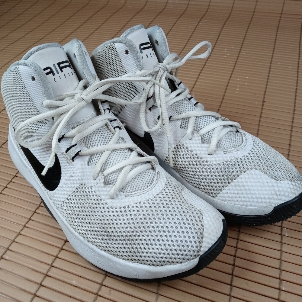 Nike Precision 898455-100 WHITE/BLACK Men's Size 8 athletic shoes. 20.1pm